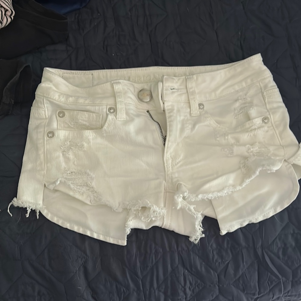 White jean shorts size 00